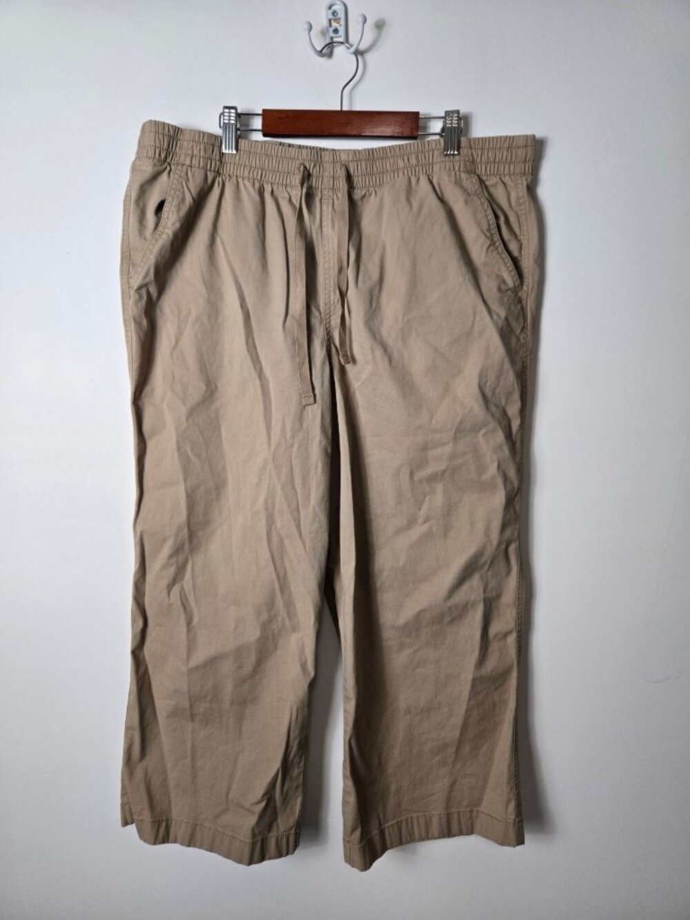 L.L. Bean Women's Size 16 Wide-Leg Pull-on Chinos Mid-Rise Crop Pant Lakewashed